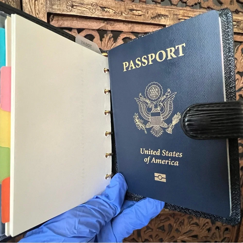 🔥 Authentic Louis Vuitton Black Epi PM Agenda Passport Holder - Picture 11 of 16